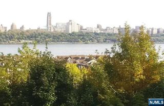 3 Old Wood Road 2, Edgewater, NJ 07020