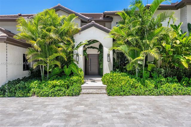 110 Holiday Dr, Hallandale Beach, FL 33009