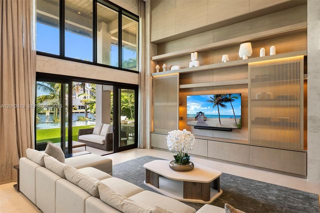 110 Holiday Dr, Hallandale Beach, FL 33009