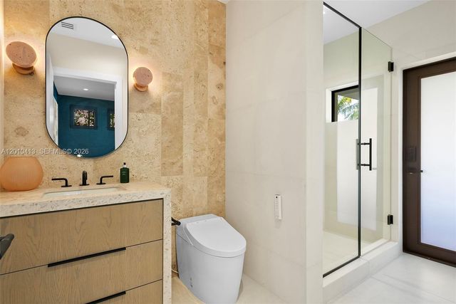 110 Holiday Dr, Hallandale Beach, FL 33009