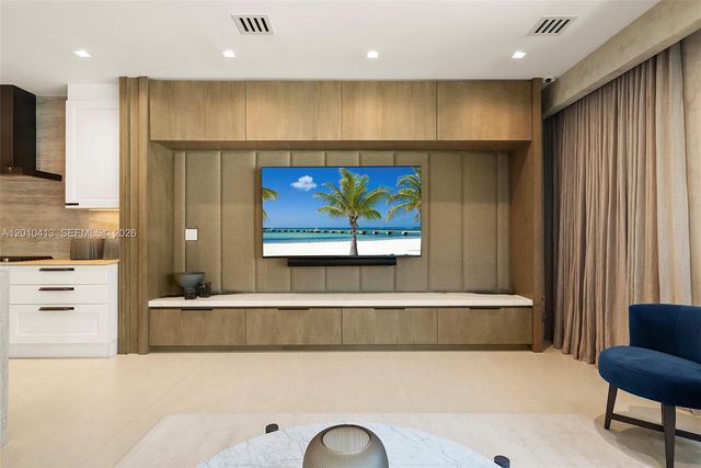 110 Holiday Dr, Hallandale Beach, FL 33009