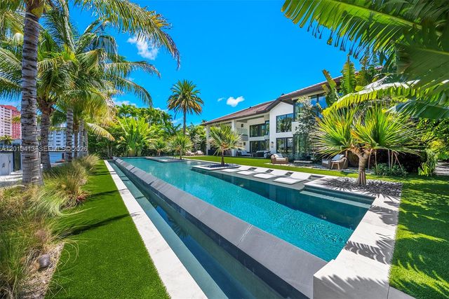 110 Holiday Dr, Hallandale Beach, FL 33009