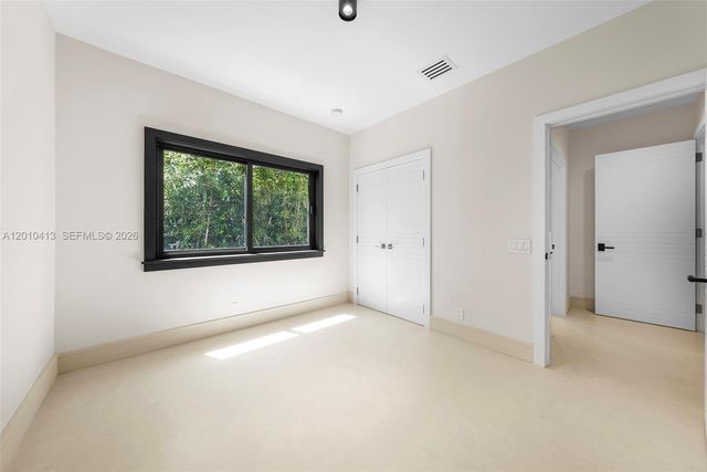 110 Holiday Dr, Hallandale Beach, FL 33009