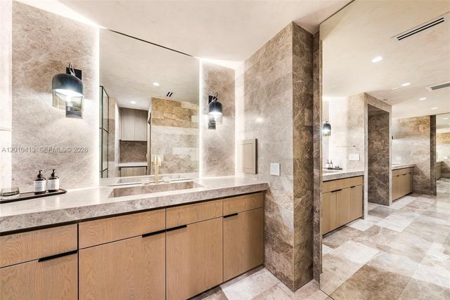 110 Holiday Dr, Hallandale Beach, FL 33009