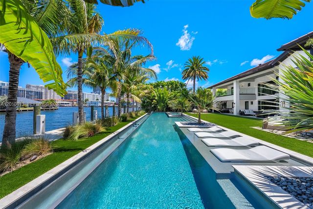 110 Holiday Dr, Hallandale Beach, FL 33009