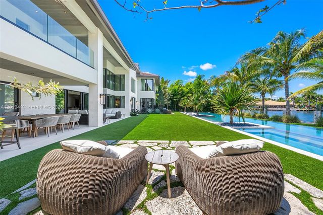 110 Holiday Dr, Hallandale Beach, FL 33009