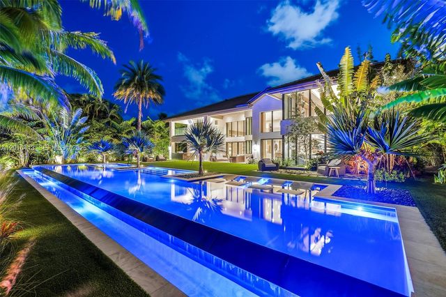 110 Holiday Dr, Hallandale Beach, FL 33009