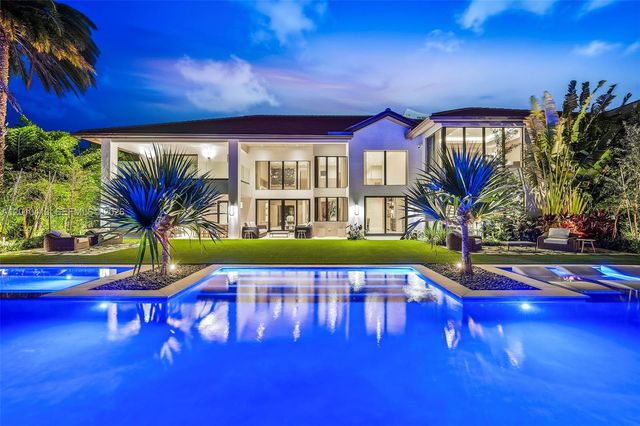 110 Holiday Dr, Hallandale Beach, FL 33009