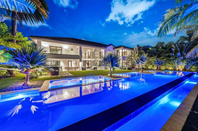 110 Holiday Dr, Hallandale Beach, FL 33009