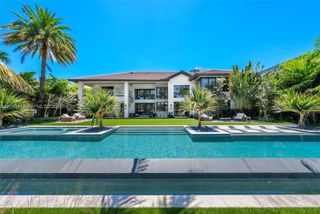 110 Holiday Dr, Hallandale Beach, FL 33009