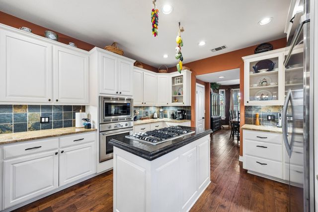 13 Carriage House LN, Austin, TX 78737