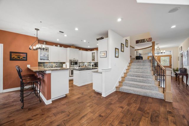 13 Carriage House LN, Austin, TX 78737