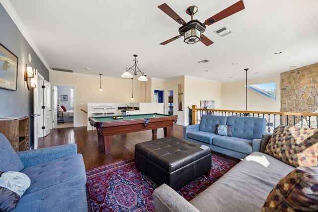 13 Carriage House LN, Austin, TX 78737