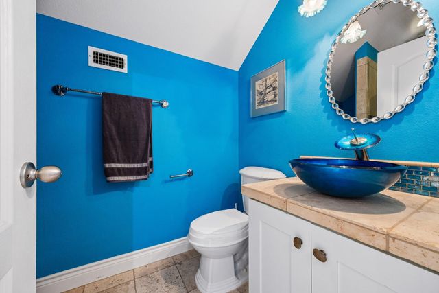 13 Carriage House LN, Austin, TX 78737