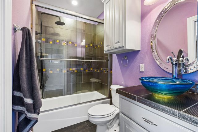 13 Carriage House LN, Austin, TX 78737