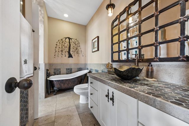 13 Carriage House LN, Austin, TX 78737