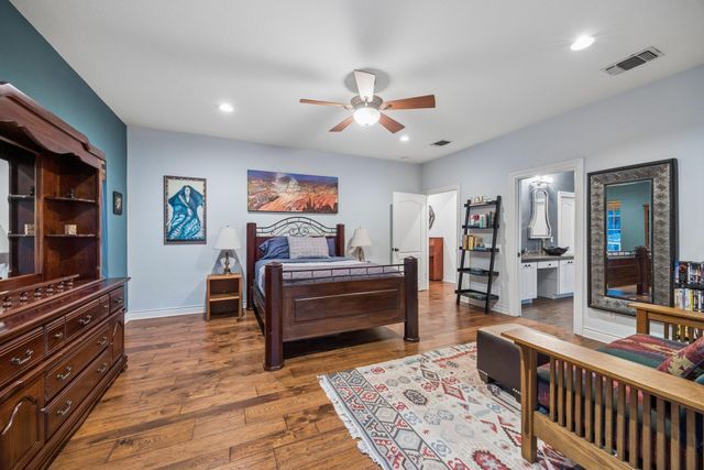 13 Carriage House LN, Austin, TX 78737