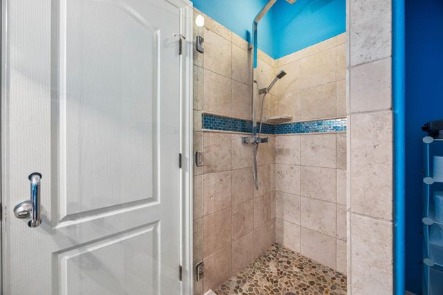 13 Carriage House LN, Austin, TX 78737