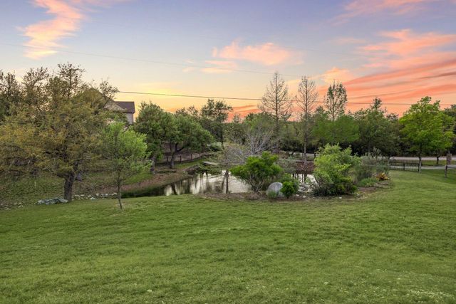 13 Carriage House LN, Austin, TX 78737