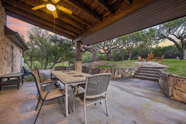 13 Carriage House LN, Austin, TX 78737