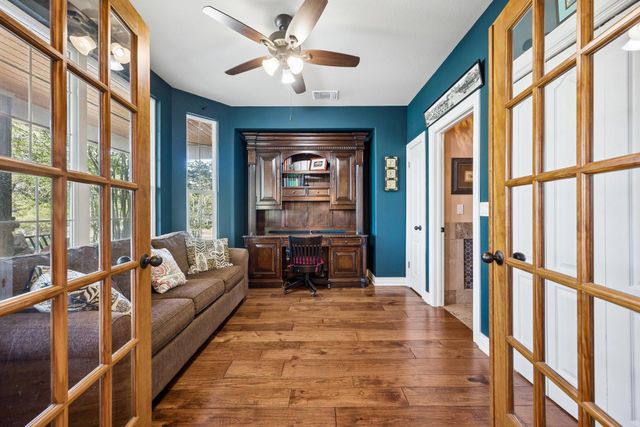 13 Carriage House LN, Austin, TX 78737