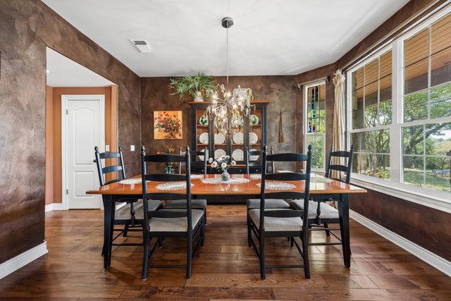 13 Carriage House LN, Austin, TX 78737