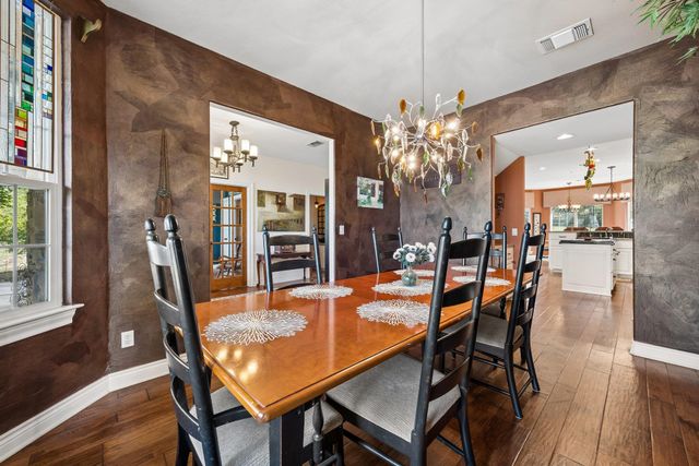 13 Carriage House LN, Austin, TX 78737