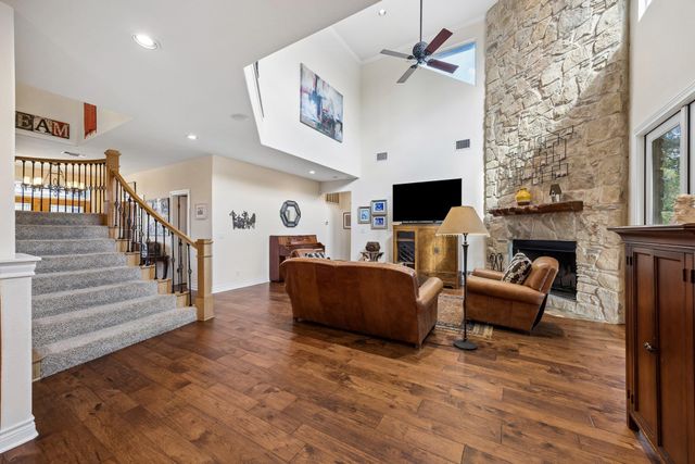 13 Carriage House LN, Austin, TX 78737