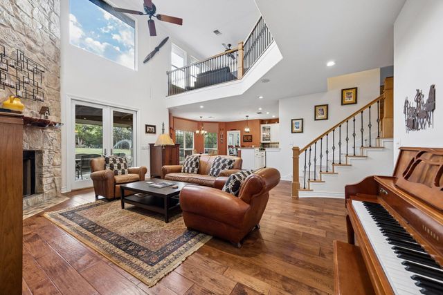 13 Carriage House LN, Austin, TX 78737