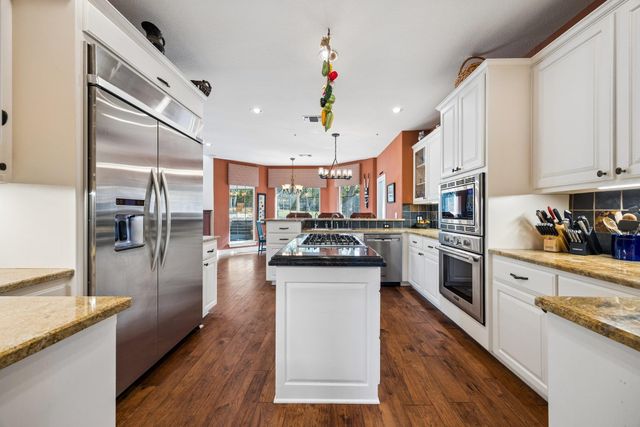 13 Carriage House LN, Austin, TX 78737