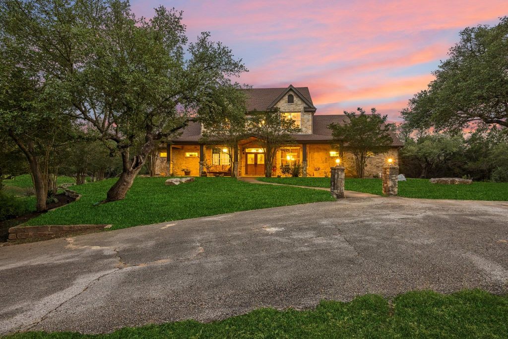 13 Carriage House LN, Austin, TX 78737