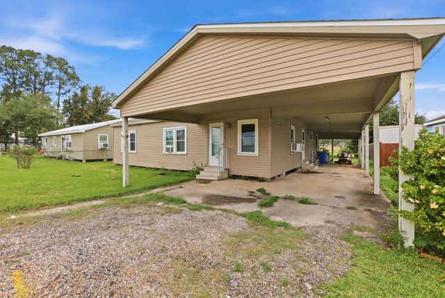 1114 Tiger Dr, Thibodaux, LA 70301