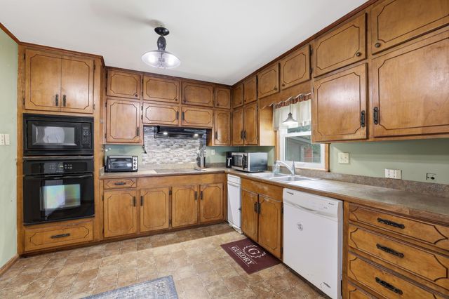 1114 Tiger Dr, Thibodaux, LA 70301