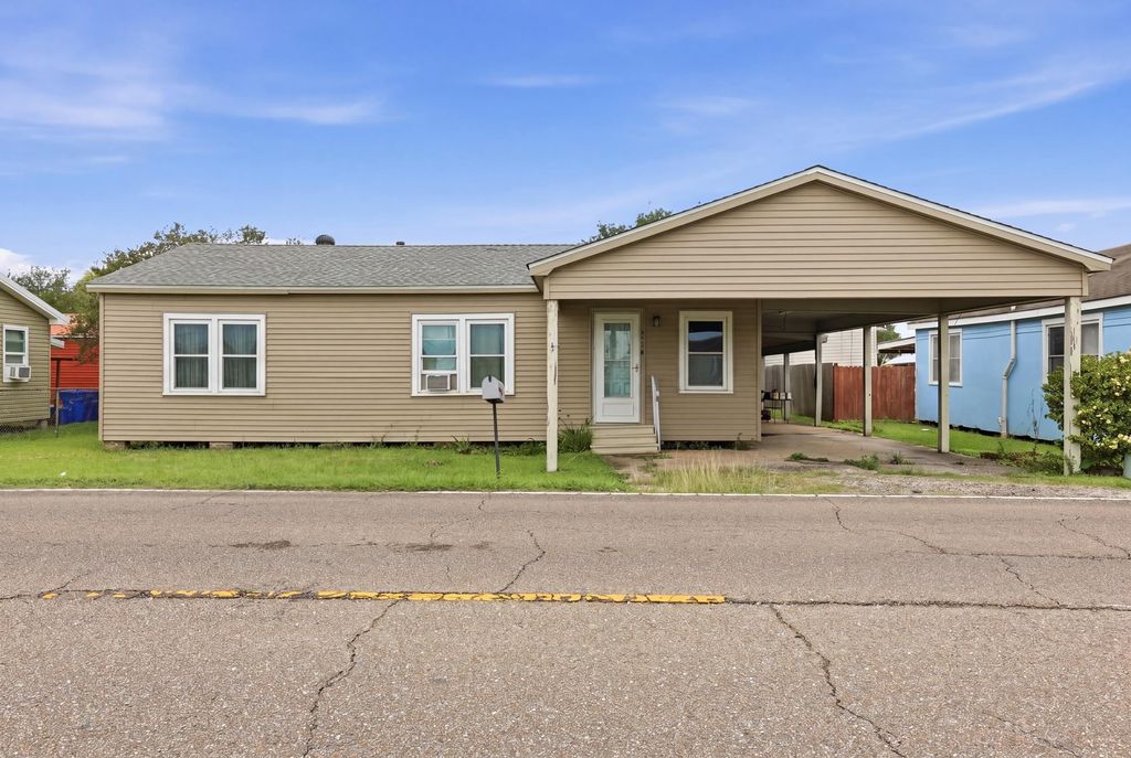 1114 Tiger Dr, Thibodaux, LA 70301