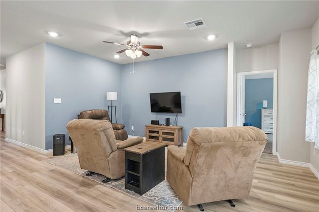 2042 Rock Ridge Avenue, Bryan, TX 77807