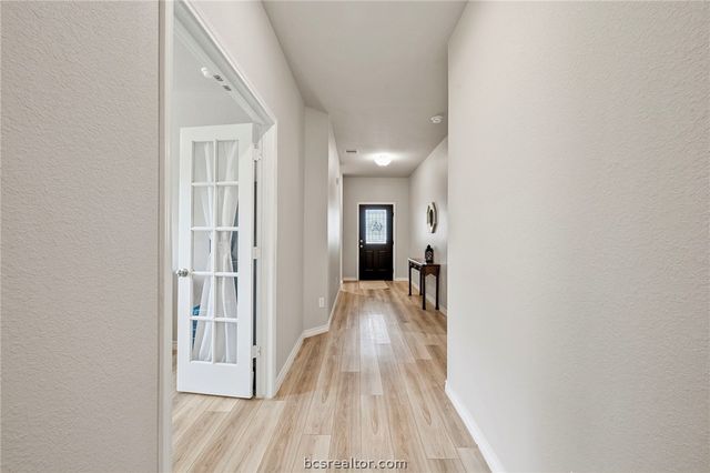 2042 Rock Ridge Avenue, Bryan, TX 77807