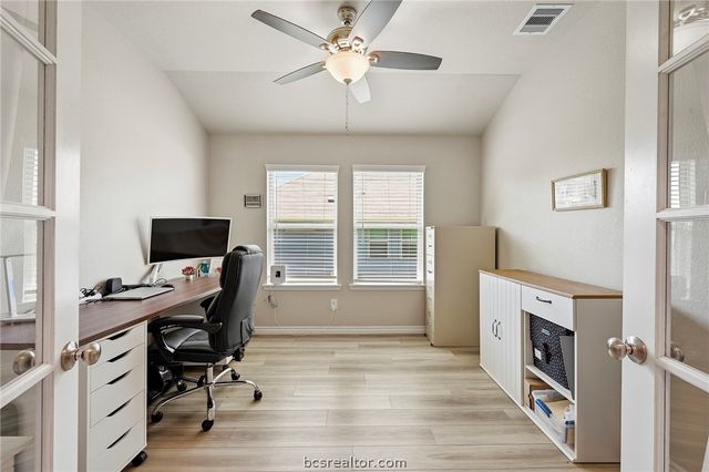 2042 Rock Ridge Avenue, Bryan, TX 77807