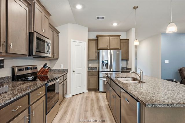 2042 Rock Ridge Avenue, Bryan, TX 77807
