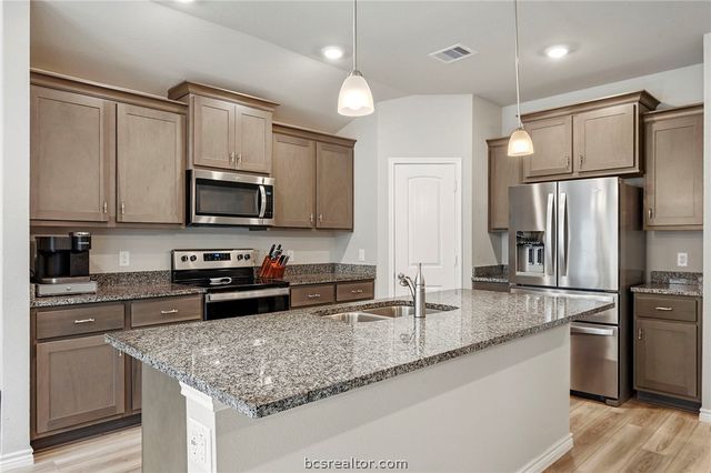 2042 Rock Ridge Avenue, Bryan, TX 77807