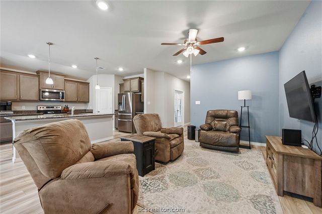 2042 Rock Ridge Avenue, Bryan, TX 77807