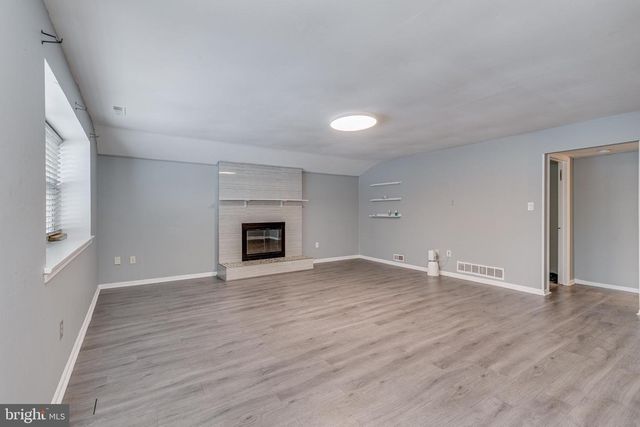 45 STRATFORD LN, Mount Laurel, NJ 08054