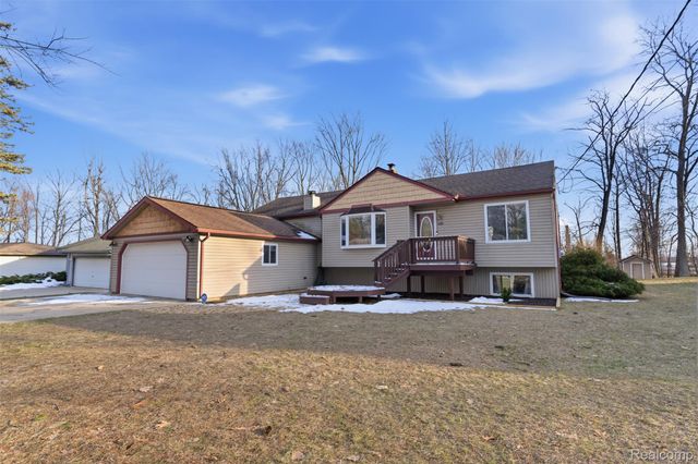 4051 Lake Front Street, Waterford Charter Township, MI 48328
