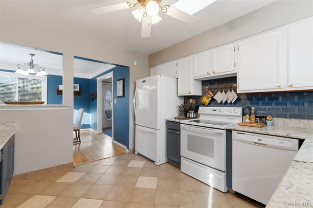 4051 Lake Front Street, Waterford Charter Township, MI 48328