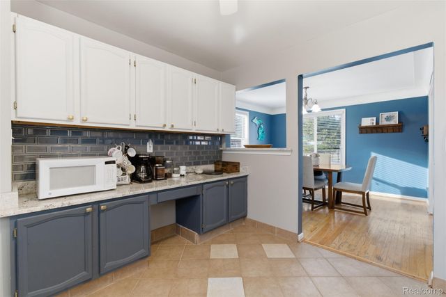 4051 Lake Front Street, Waterford Charter Township, MI 48328