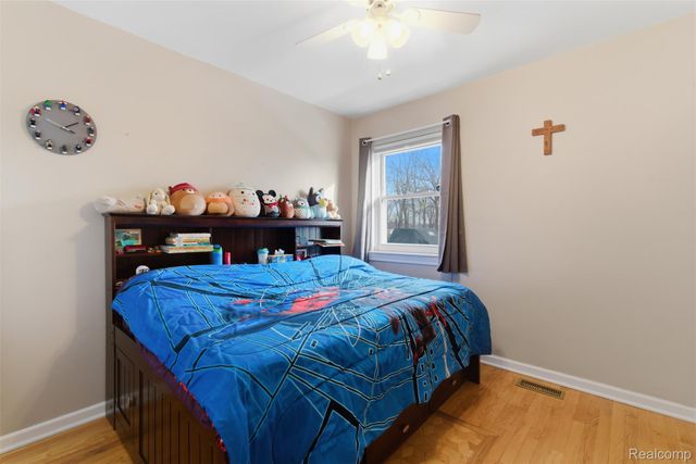 4051 Lake Front Street, Waterford Charter Township, MI 48328