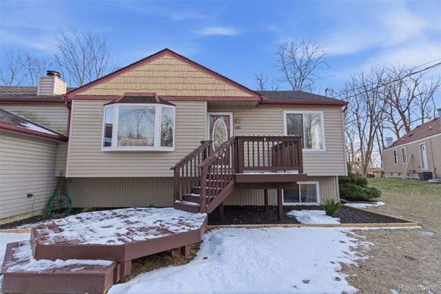 4051 Lake Front Street, Waterford Charter Township, MI 48328