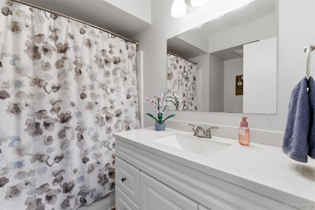 4051 Lake Front Street, Waterford Charter Township, MI 48328