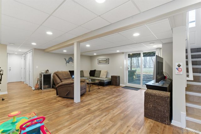 4051 Lake Front Street, Waterford Charter Township, MI 48328