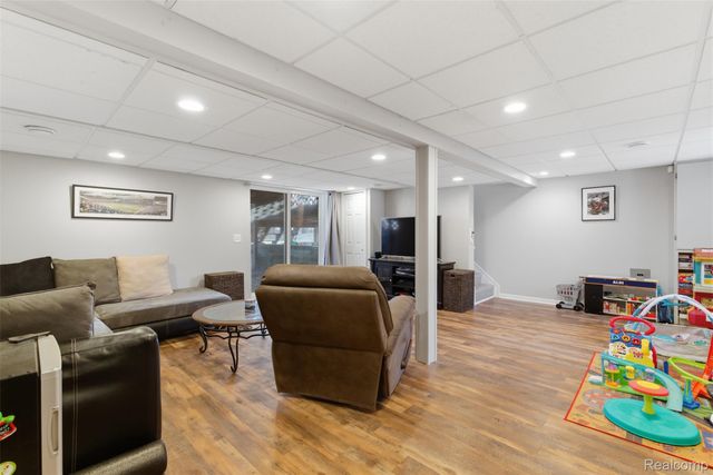 4051 Lake Front Street, Waterford Charter Township, MI 48328