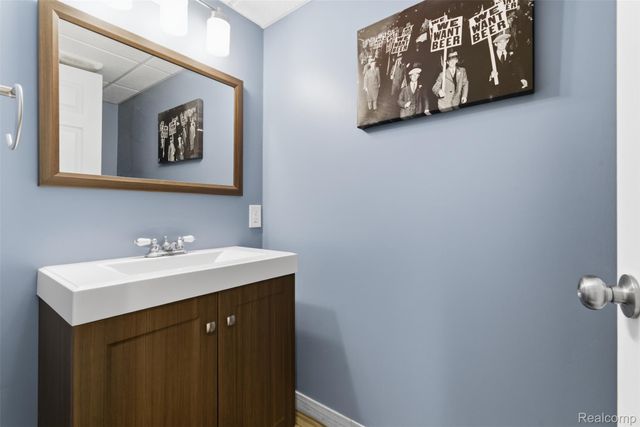 4051 Lake Front Street, Waterford Charter Township, MI 48328